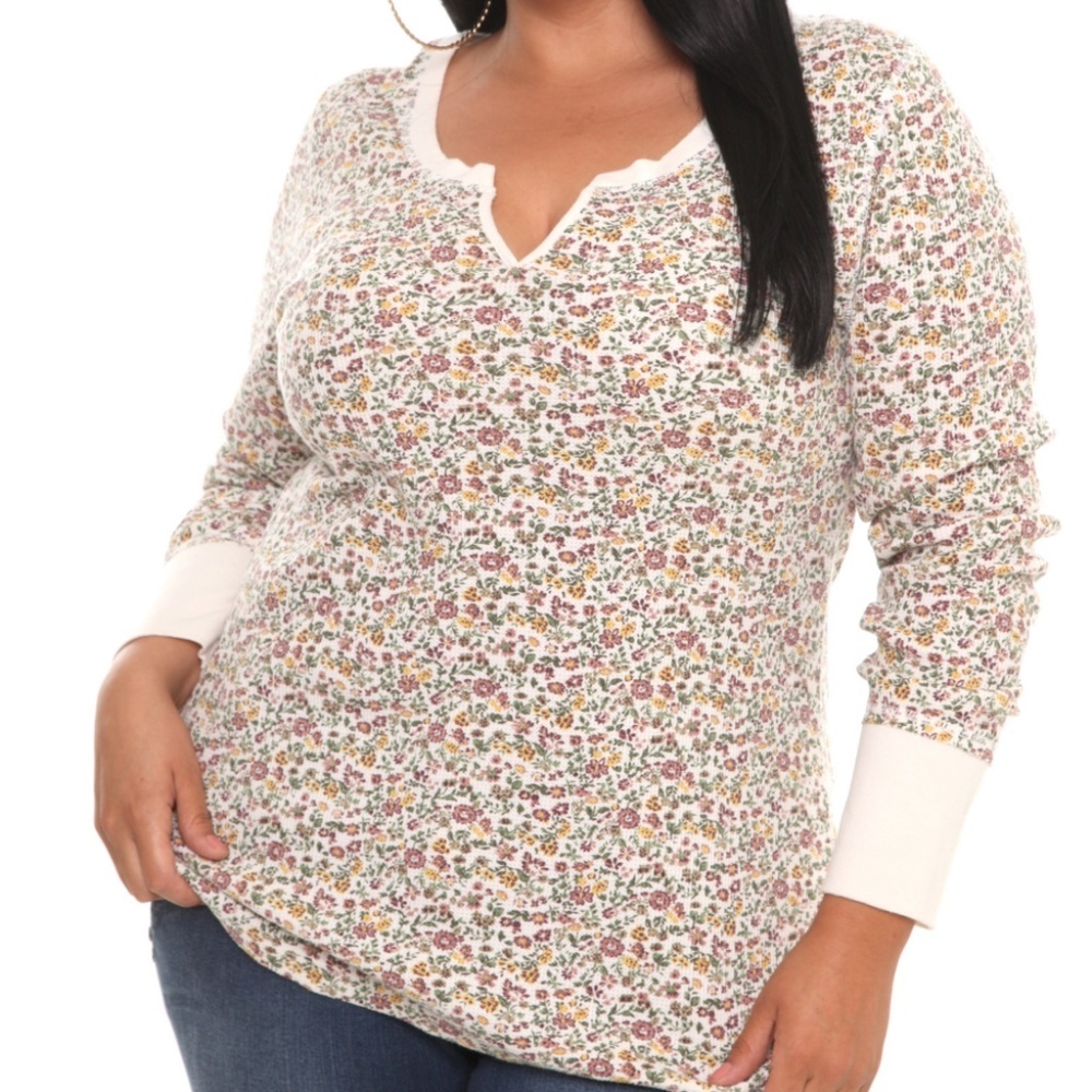 New! Torrid sz‎ 2 Ivory Floral Print Thermal Twist Tees 2X